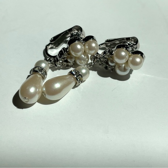 Vintage faux pearl dangle earrings rhinestones silvertone - Picture 7 of 7
